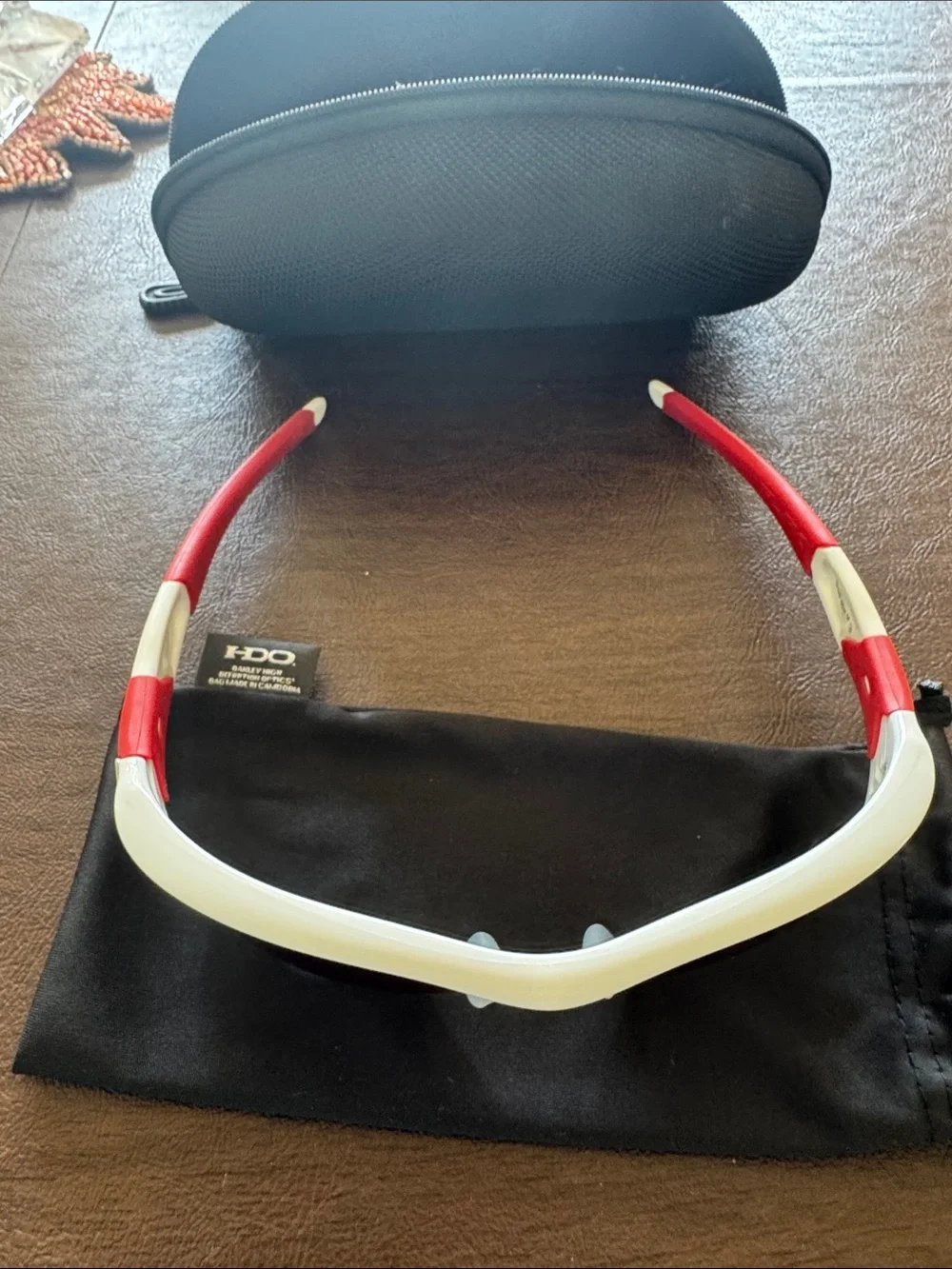 Oakley FLAK Boy’s White/Red Frame Sunglasses with blue Mirrored Lenses